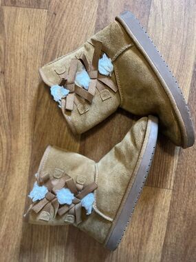 Koolaburra Kids Tan Suede Bow Accent Boots
